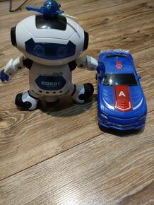 Robot auto a tancujuci robot - 2