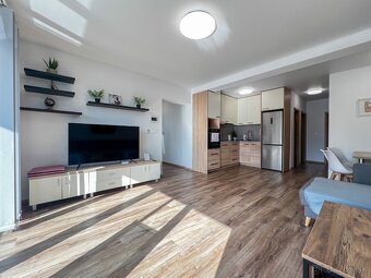 Moderný 3-izbový byt s terasou a parkovaním na prenájom – Ky - 2