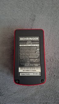 Gitarový efekt Behringer UM 300 - 2