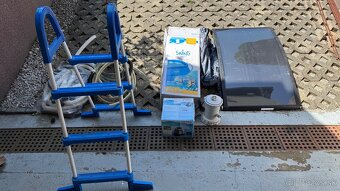 Bazen s prislusenstvom - 2