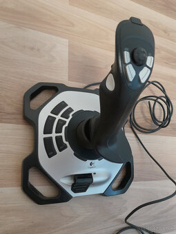 Logitech Extreme 3D Pro joystick - 2