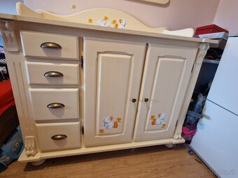 Masívna komoda - 2