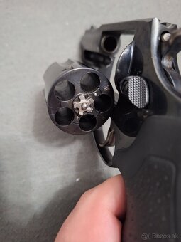 357 magnum 38 win taurus revorver - 2