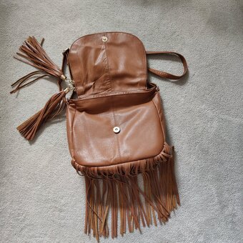 Kožená kabelka so strapcami - 2