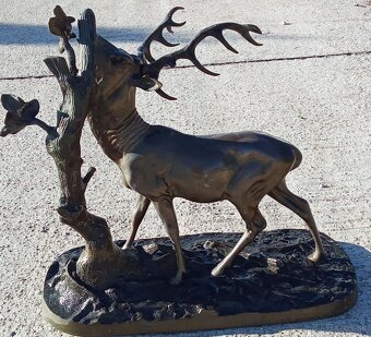 Bronzová socha jeleň - 2