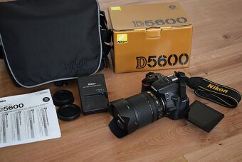Nikon D5600 - wifi BT - dotyk. displej AF VR objektiv 18-105 - 2