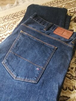 Tommy HILFIGER č. 42 /34 - 2