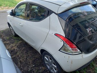 Lancia Ypsilon 2013 1,2 benzín 51kw 169A4000 - 2