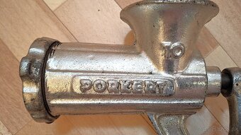 Kvalitný liatinový mlynček na mäso č.10 zn.Porkert - 2