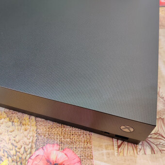 Xbox One X 1TB - Project Scorpio Edition + GTA V alebo Cyber - 2