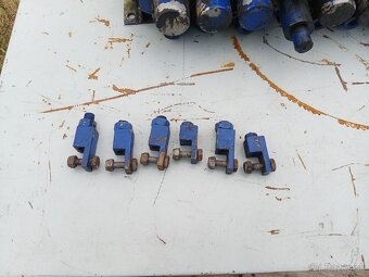 Hydraulický rozvádzač na mechanickú ruku - 2