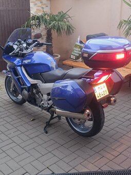 Yamaha FJR1300 - 2