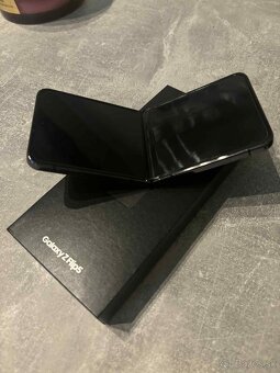 Samsung Galaxy Z Flip5 - 2
