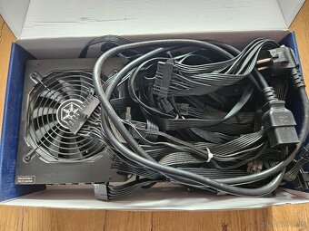 SilverStone Decathlon 80 PLUS Gold Modular 1650 W - 2