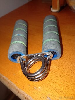 Šedo-zelený custom gripper - 2