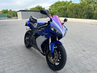 Yamaha R1 - 2