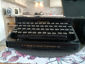Corona kufríkoý písací stroj - 2
