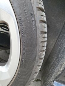 Celoročné pneu 215/40 r17 vredestein - 2