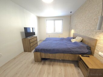Zariadený 3 i. byt 95 m2 + 2 balkóny, 2x WC, výhľad na hrad - 2