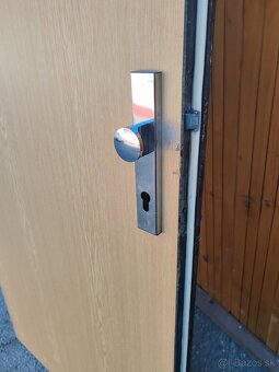 Predám vchodvé dvere z paneláku - 2