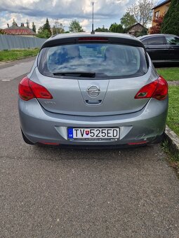 Opel Astra J 1,4 74kw. 2010 - 2