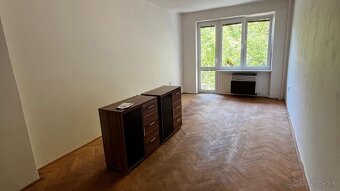 Na PREDAJ príjemný 2-izbový byt s balkónom v tichej a zelene - 2