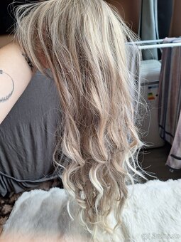 Vlnista popolava blond parochna - 2