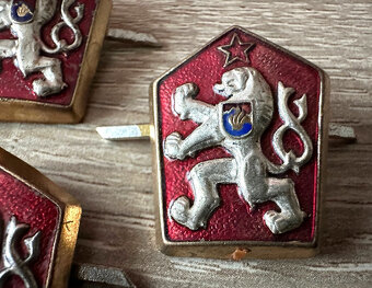 lev čepicový ČSSR odznaky staré 5ks - 2