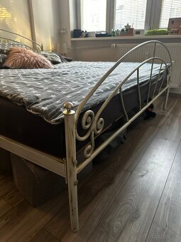 Kovova posteľ - 2