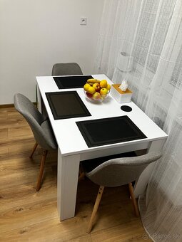 Kuchynský stôl so stoličkami - 2