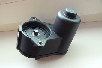 vw passatB6,B7 motor rucni brzdy - 2