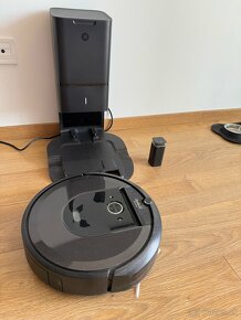 Predam roboticky vysavac Roomba i7 - 2