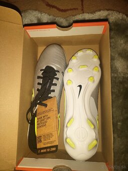 Kopačky Nike LEGEND 10 PRO FG
- 2
