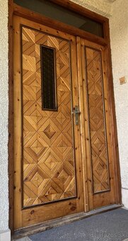 Masívne drevené vchodové dvere so svetlíkom a rozšíriteľným - 2