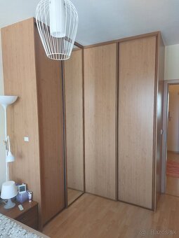 Vstavanárohová roll door skriňa - 2