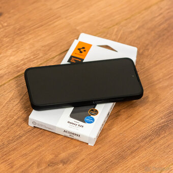 Predám Spigen Thin Fit obal pre Samsung Galaxy S25 - 2