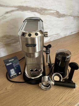 DeLonghi Dedica EC 685.M - 2