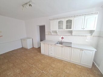 ZĽAVA Na predaj 3-izbový rodinný dom v centre Komárna LRo- - 2