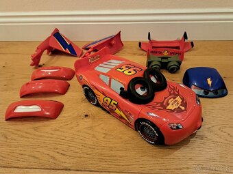 McQueen auto s nahradnymi dielikmi - 2