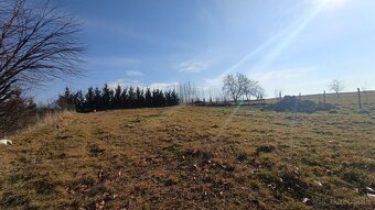 Exkluzívne na predaj stavený pozemok v obci Sľažany - 2