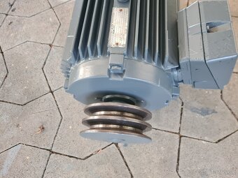 Predám pätkové el.motory 5,5kW , 4kW - 2