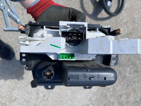 Suzuki Splash 2009 diely interieru, vyduch, svetlo, zrkadlo - 2