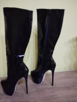 Nádherné čierne čižmy s krokodílím vzorom - 2