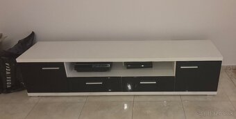 Skrinka pod televízor - 2