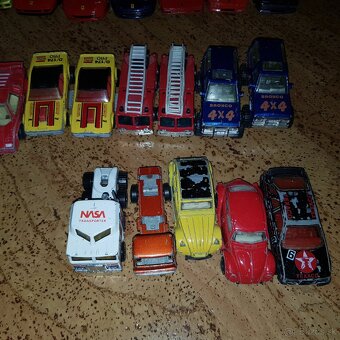 Predam auticka / anglicaky matchbox bburago - 2