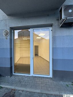 Prenájom obchodného priestoru 28m2, centrum Senec - 2