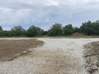 Stavebný pozemok 517 m² – Čaňa, slepá ulica, výborné rozmery - 2