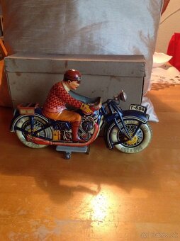 Starý veľký plechový motocykel od Tippco - 2