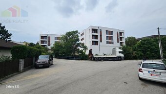 PREDAJ 3 IZB BYT 69,29 m² + balkón 4,89 m² , novostavba hol - 2