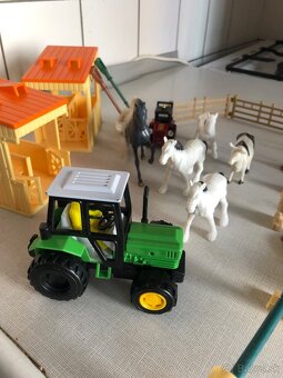 Stajňa, kôň , traktor a iné veci vo dvore - 2